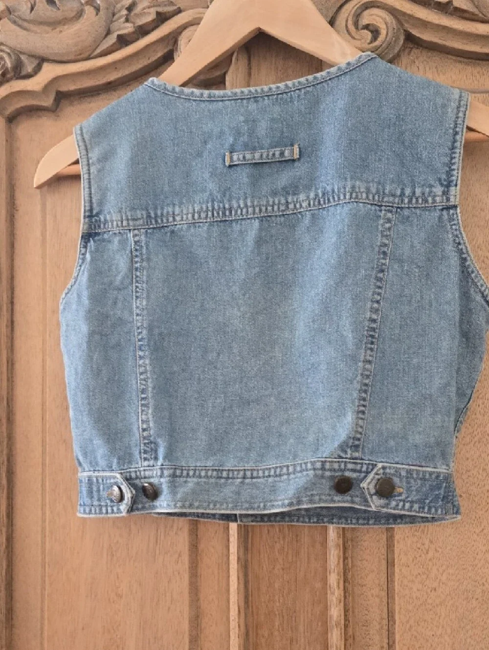 Vintage Light Wash Denim Crop Button-Front Vest - Picture 2 of 3